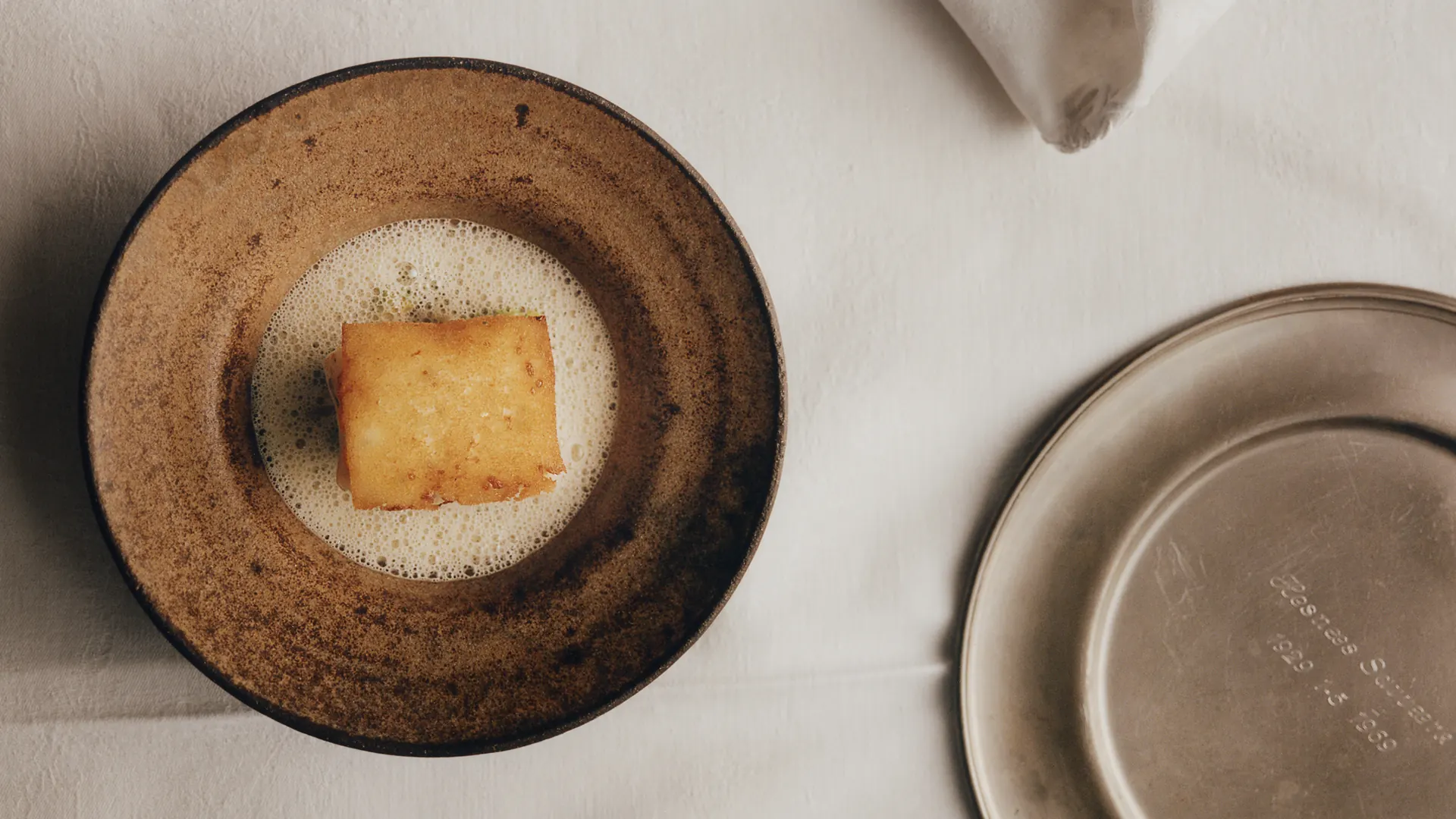 A plated dish on a Villa Hesnæs table.